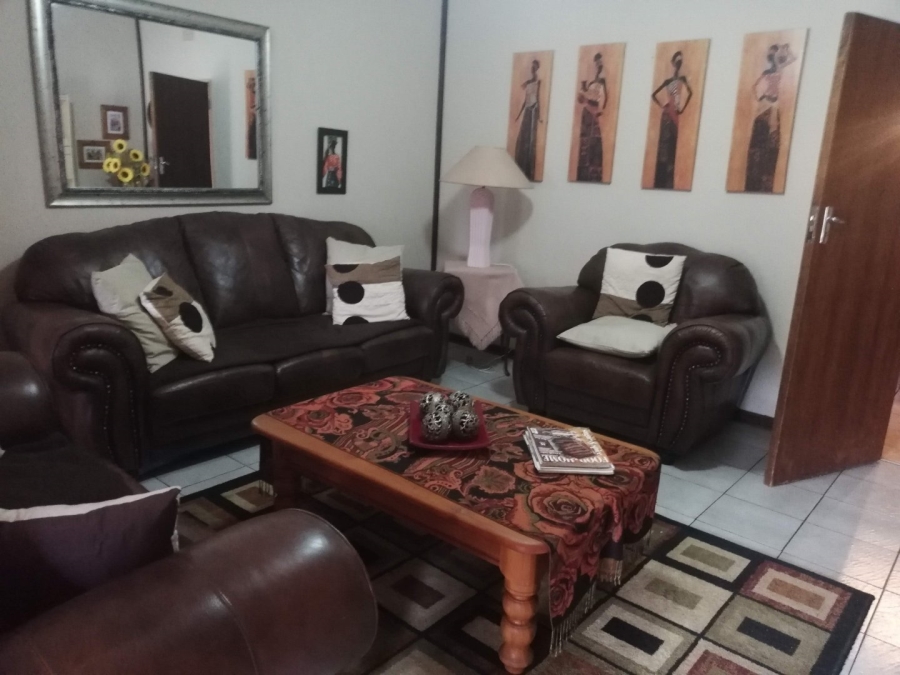 To Let 3 Bedroom Property for Rent in Flamwood North West